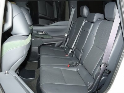 صورة 6 لـ 2025 Lexus GX