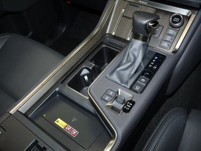 صورة 22 لـ 2025 Lexus GX