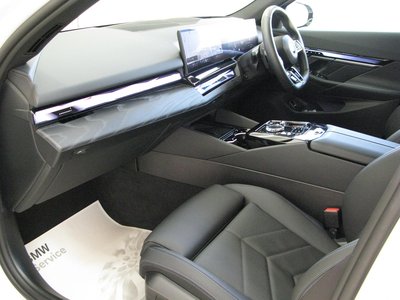2024 BMW 5 SERIES — фото 16
