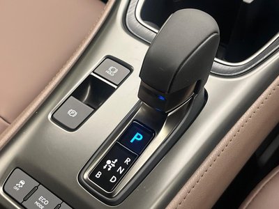 2025 Lexus LBX thumbnail 40