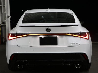 صورة 7 لـ 2024 Lexus IS