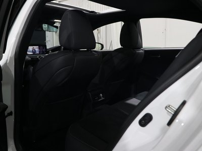 صورة 18 لـ 2024 Lexus IS