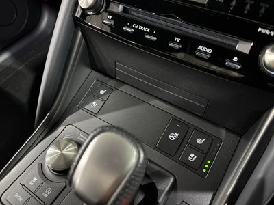 صورة 32 لـ 2024 Lexus IS