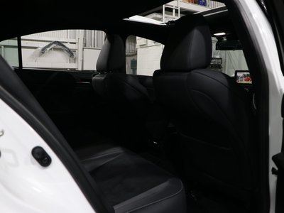 صورة 16 لـ 2024 Lexus IS