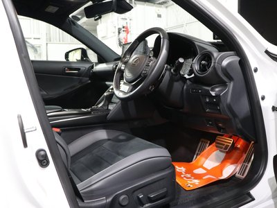 صورة 10 لـ 2024 Lexus IS