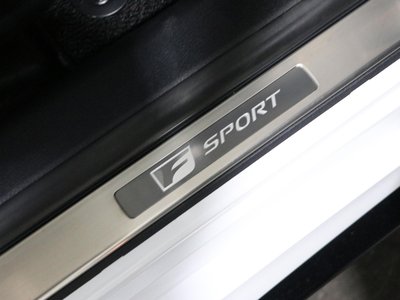 صورة 27 لـ 2024 Lexus IS