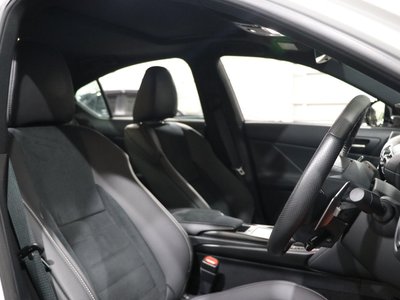 صورة 12 لـ 2024 Lexus IS