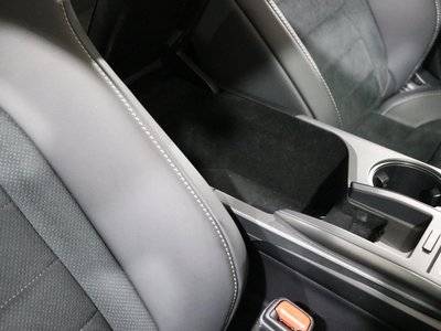 صورة 34 لـ 2024 Lexus IS