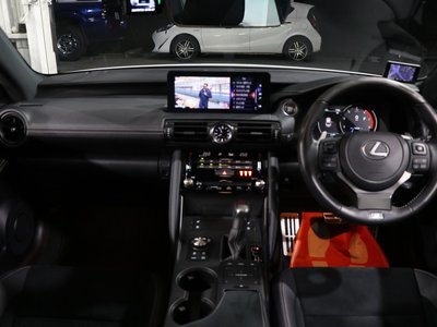 صورة 20 لـ 2024 Lexus IS