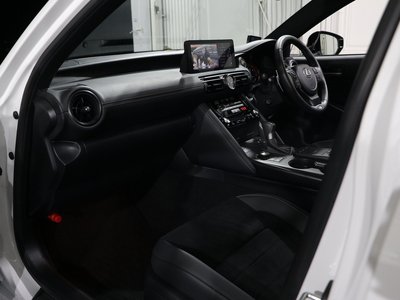 صورة 13 لـ 2024 Lexus IS