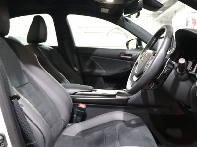 صورة 11 لـ 2024 Lexus IS