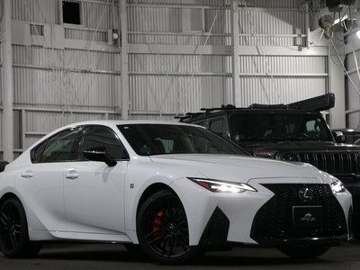 صورة 2 لـ 2024 Lexus IS