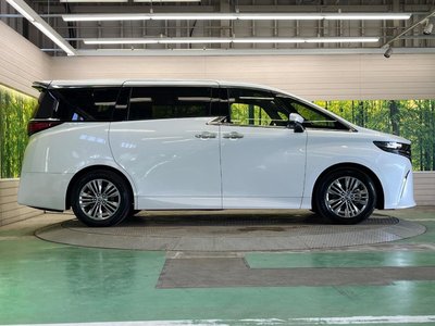 صورة 72 لـ 2025 Toyota ALPHARD