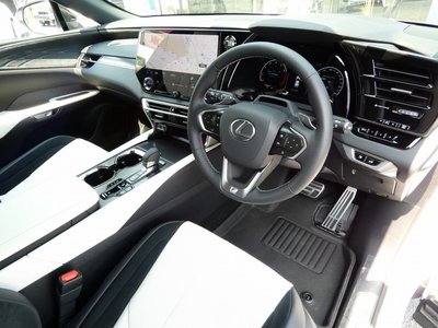 صورة مصغرة 32 لـ 2025 Lexus RX