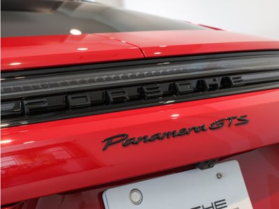 2025 Porsche PANAMERA photo 9
