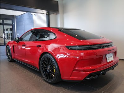2025 Porsche PANAMERA photo 3