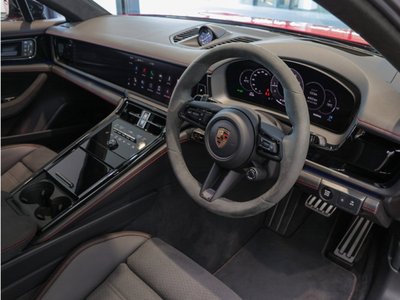 2025 Porsche PANAMERA photo 12