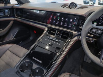 2025 Porsche PANAMERA photo 15