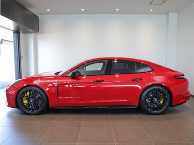 2025 Porsche PANAMERA photo 2