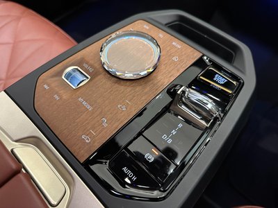 2024 BMW IX thumbnail 25