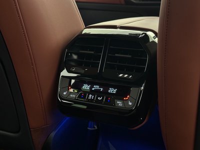 2024 BMW IX thumbnail 39