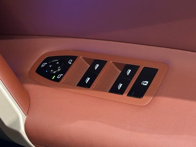 2024 BMW IX thumbnail 18