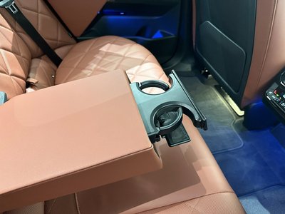 2024 BMW IX thumbnail 38