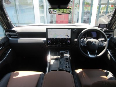 2025 Lexus GX — фото 2