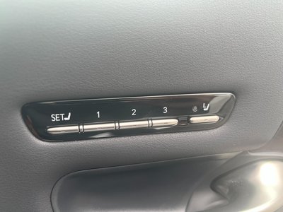 2021 Lexus LS thumbnail 36