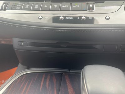 2021 Lexus LS photo 13