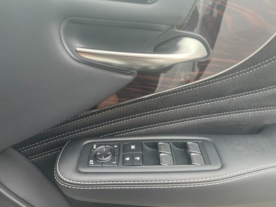 2021 Lexus LS thumbnail 38