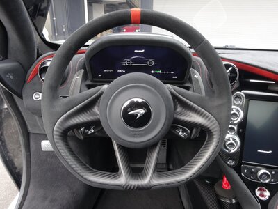 صورة 26 لـ 2021 Mclaren 765LT