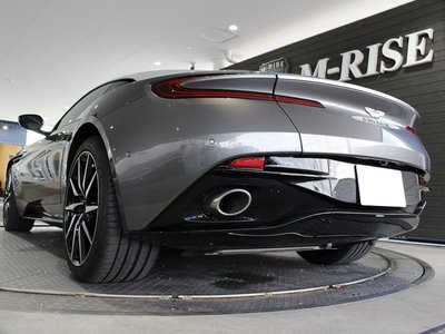 2017 Aston Martin DB11 — фото 13