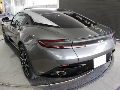 2017 Aston Martin DB11 — фото 12