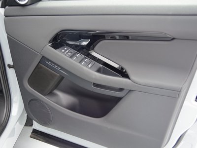 2025 LAND Rover RANGE ROVER EVOQUE thumbnail 25