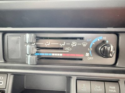 2025 Toyota LAND CRUISER 70 — фото 22
