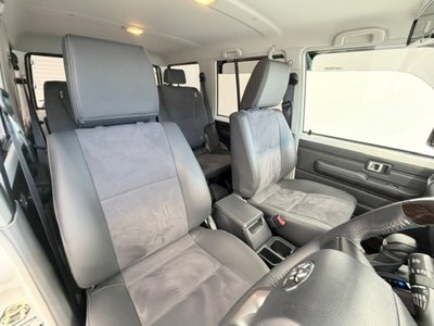 2025 Toyota LAND CRUISER 70 — фото 32