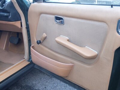 1984 Mercedes-BENZ MEDIUM-CLASS photo 11
