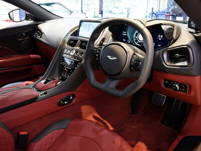 2024 Aston Martin DBS SUPERLEGGERA 照片 10