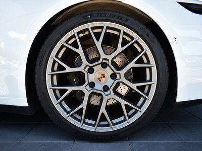 2025 Porsche 911 — миниатюра 16