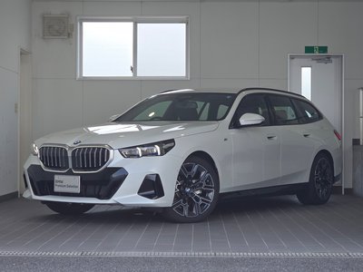 2025 BMW 5 SERIES TOURING 照片 2