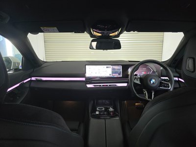 2025 BMW 5 SERIES TOURING photo 27
