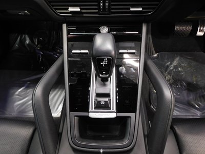 2021 Porsche CAYENNE photo 8