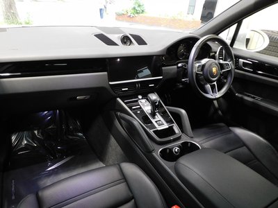 2021 Porsche CAYENNE photo 6