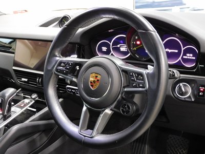 2021 Porsche CAYENNE photo 7
