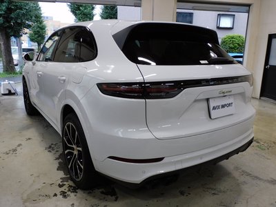 2021 Porsche CAYENNE photo 3