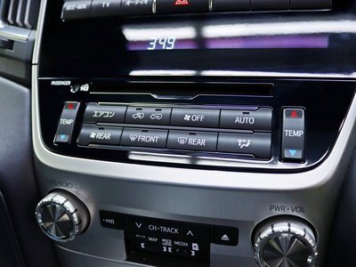 صورة 31 لـ 2017 Toyota LAND CRUISER 200