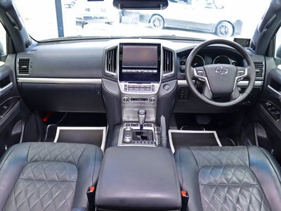 صورة 23 لـ 2017 Toyota LAND CRUISER 200