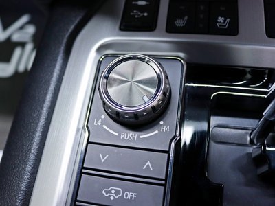 صورة 35 لـ 2017 Toyota LAND CRUISER 200