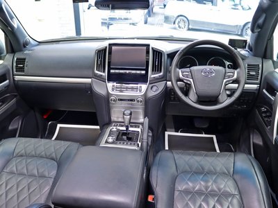صورة 24 لـ 2017 Toyota LAND CRUISER 200